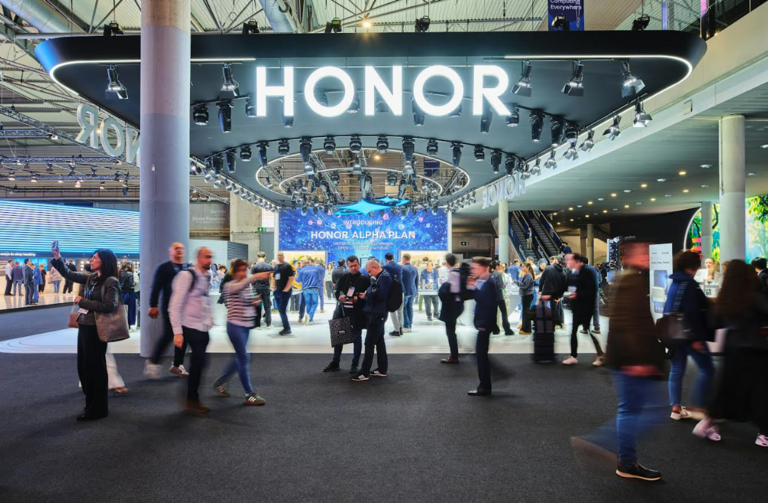 HONOR impresiona en el MWC 2025 con el HONOR ALPHA PLAN ganando más de 50 premios de medios por sus innovaciones y productos de IA